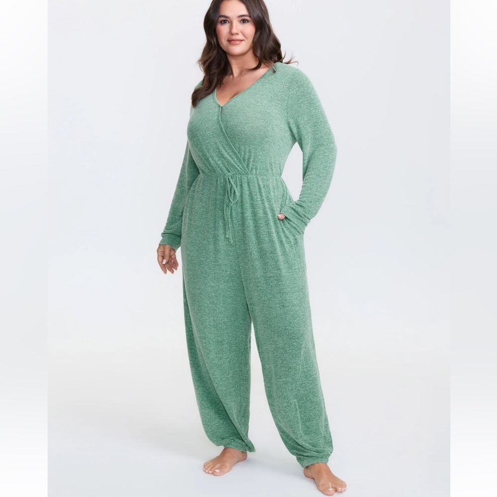 BloomChic Heathered Red Women's Jumpsuit - Picture 8 of 13
